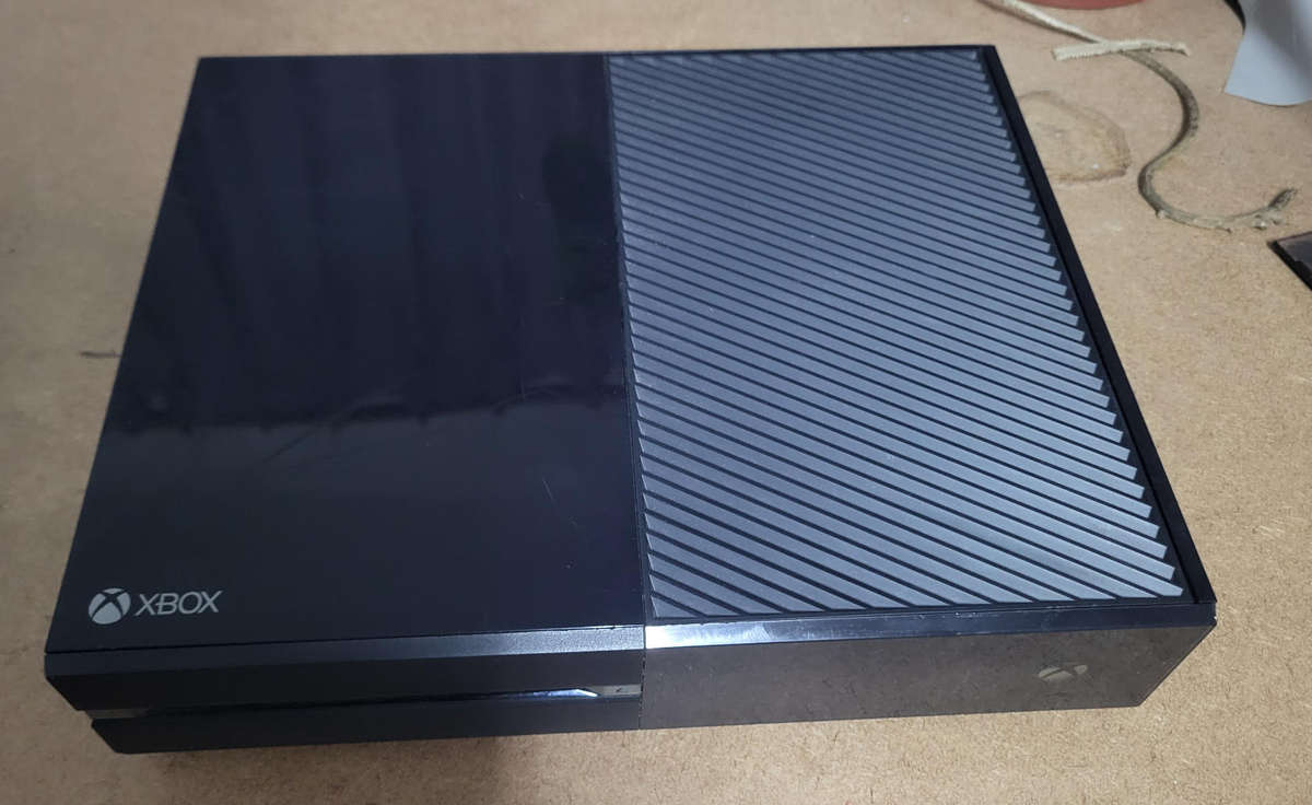 XBox One 500Gig + Genuine XBox Controller