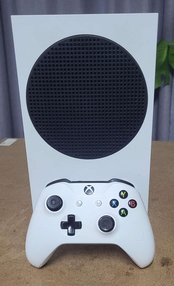 XBox Series S 512GB + Genuine XBox controller