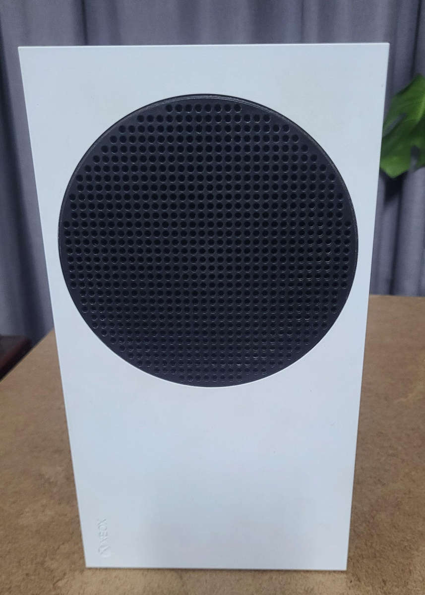 XBox Series S 512GB + Genuine XBox controller