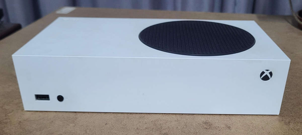 XBox Series S 512GB + Genuine XBox controller