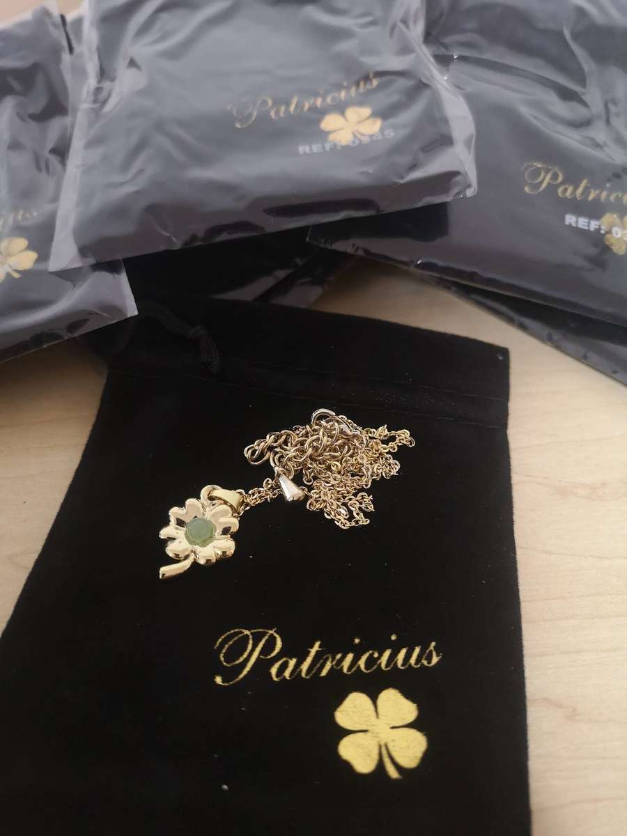 Lot of 100 Necklace!!!