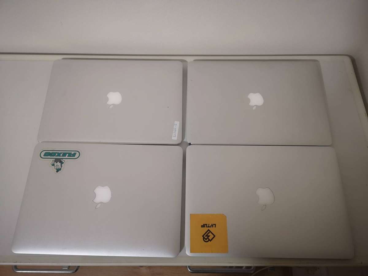 MACBOOK LOT X 4