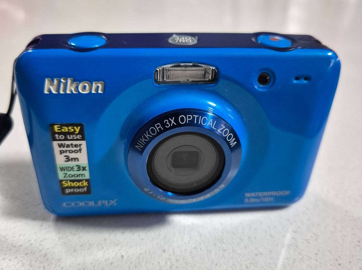 Nikon CoolPix digital camera S30  (10.1 m/pixel, 3 x optical zoom, HD video recording)