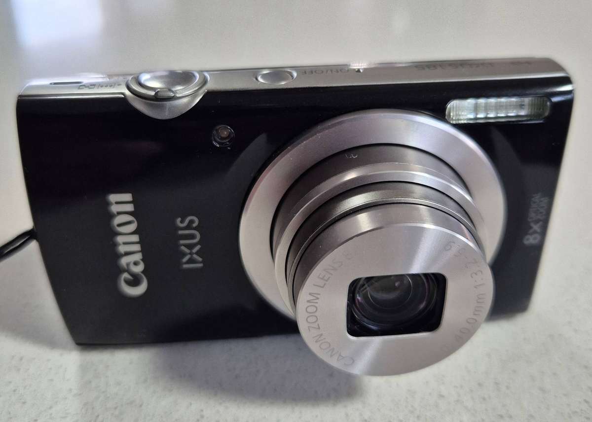 Canon Ixus 185 digital camera  (20 m/pixel, 8 x optical zoom, HD video recording)