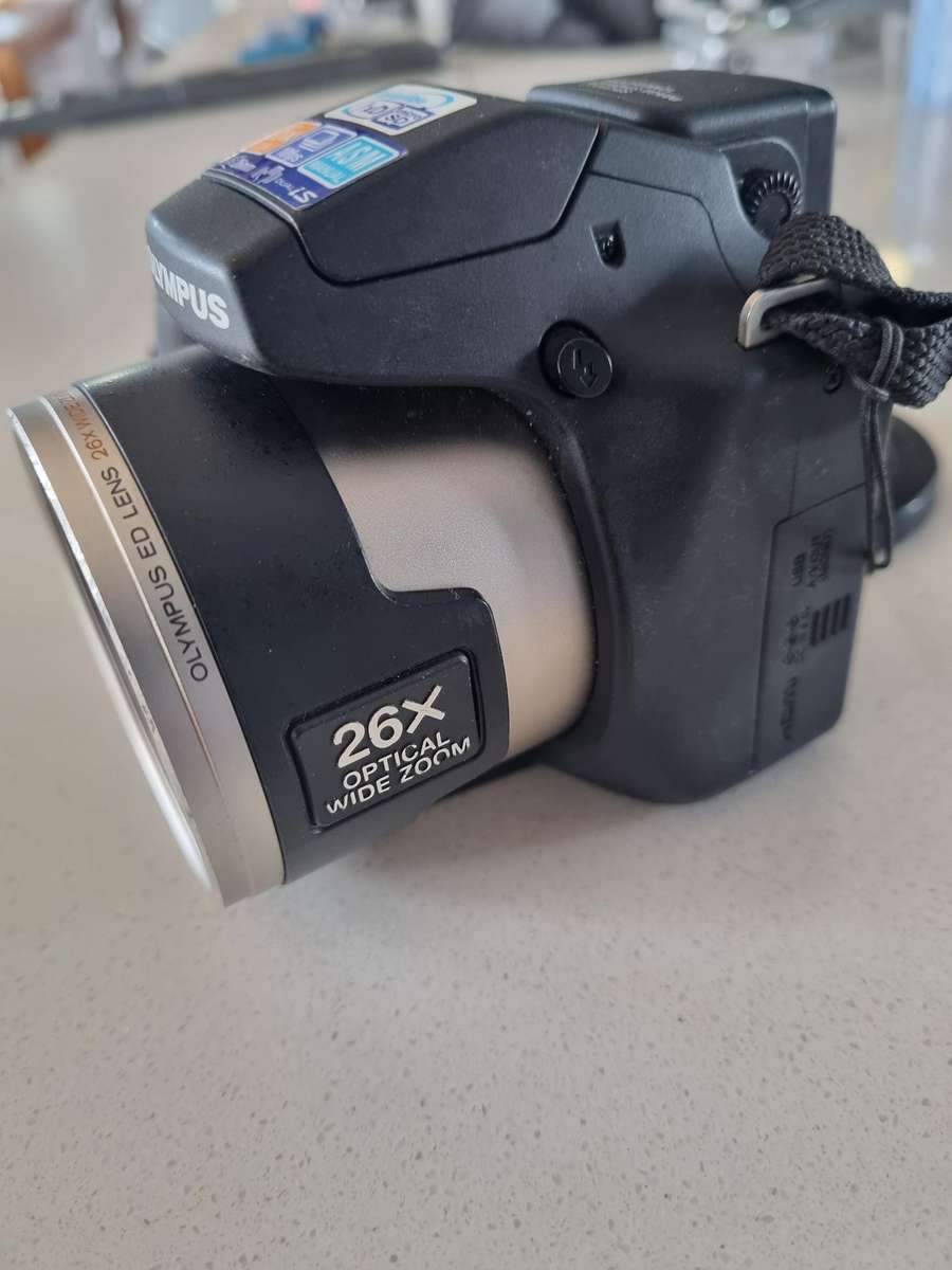 Olympus camera (SP-590UZ) 12 m/pixel, 26 x optical zoom. EXCELLENT condition.