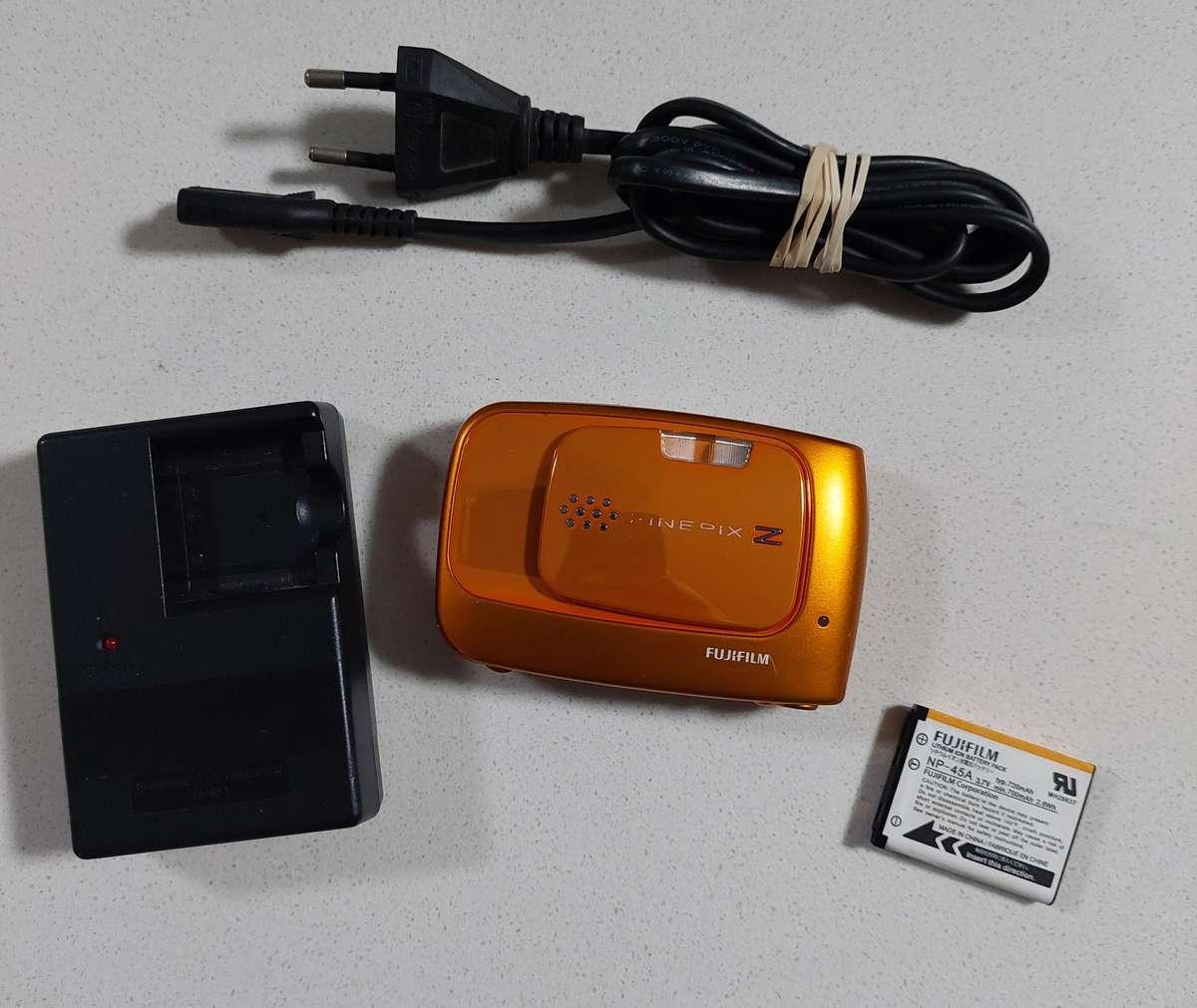 FujiFilm FinePix digital camera Z30 10 m/pixel, 3 x optical zoom, video recording etc.