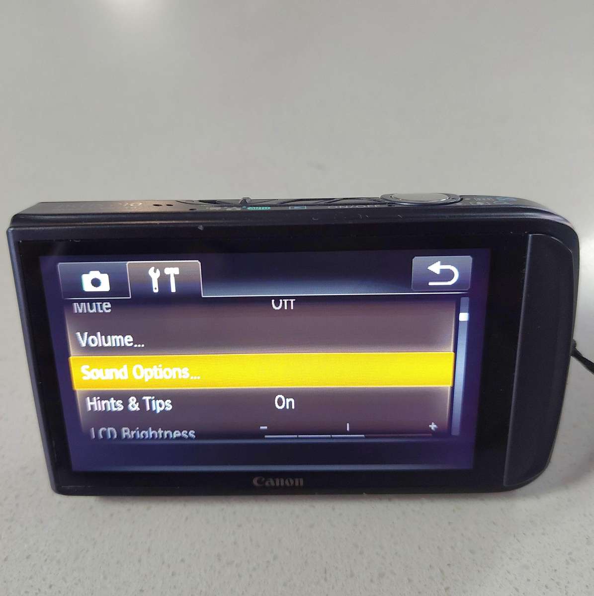 Canon IXUS digital camera 210 Touchscreen, (14.1m/pixel, 5 x optical zoom, HD video recording)