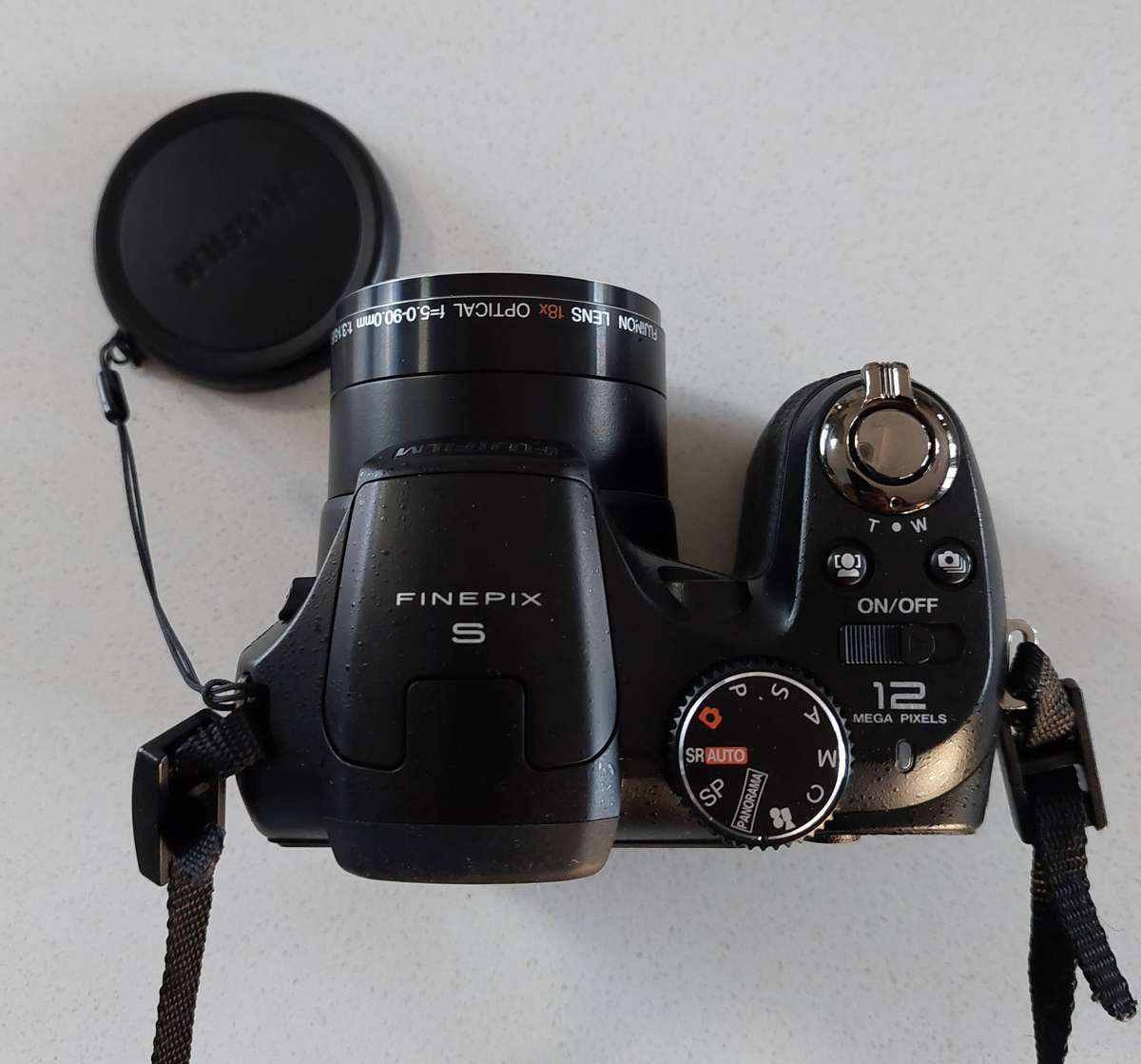 FujiFilm FinePix digital camera S1800 (12 m/pixel, 18 x optical zoom, HD video)