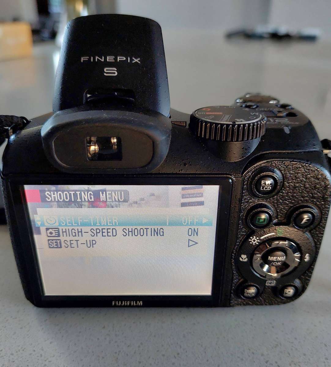 FujiFilm FinePix digital camera S1800 (12 m/pixel, 18 x optical zoom, HD video)