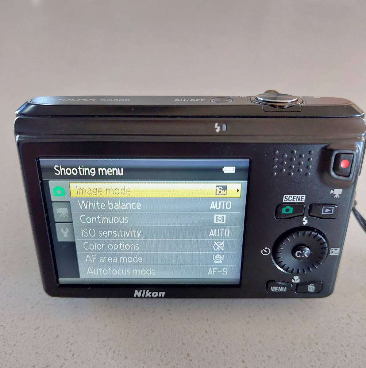 Nikon CoolPix digital camera S6300 (16 m/pixel, 10 x optical zoom, Full HD video recording)