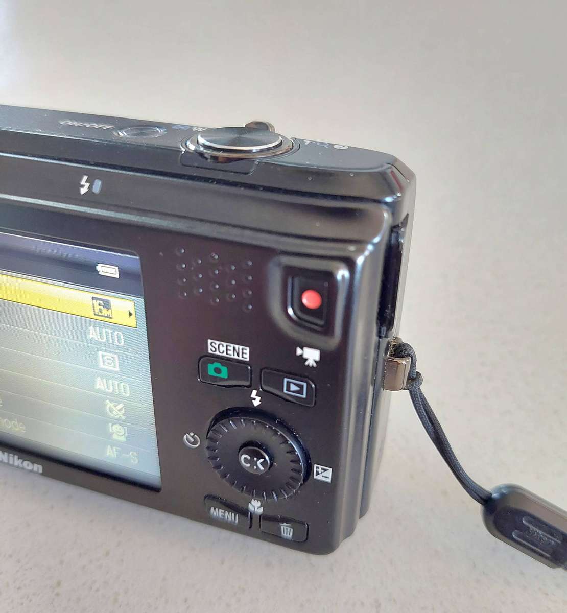 Nikon CoolPix digital camera S6300 (16 m/pixel, 10 x optical zoom, Full HD video recording)