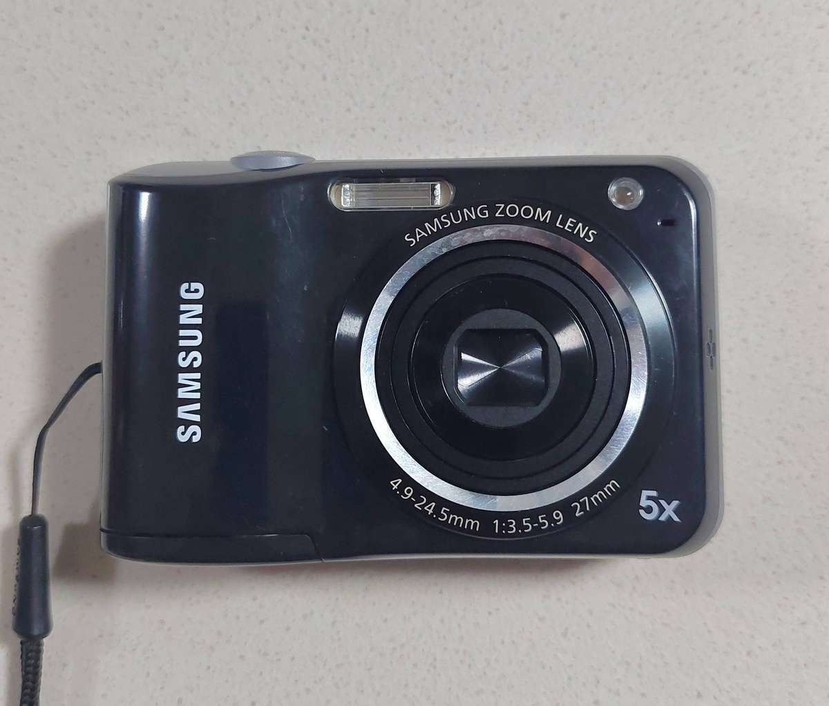 Samsung digital camera ES28 (12.2 m/pixel, 5 x optical zoom, video recording)
