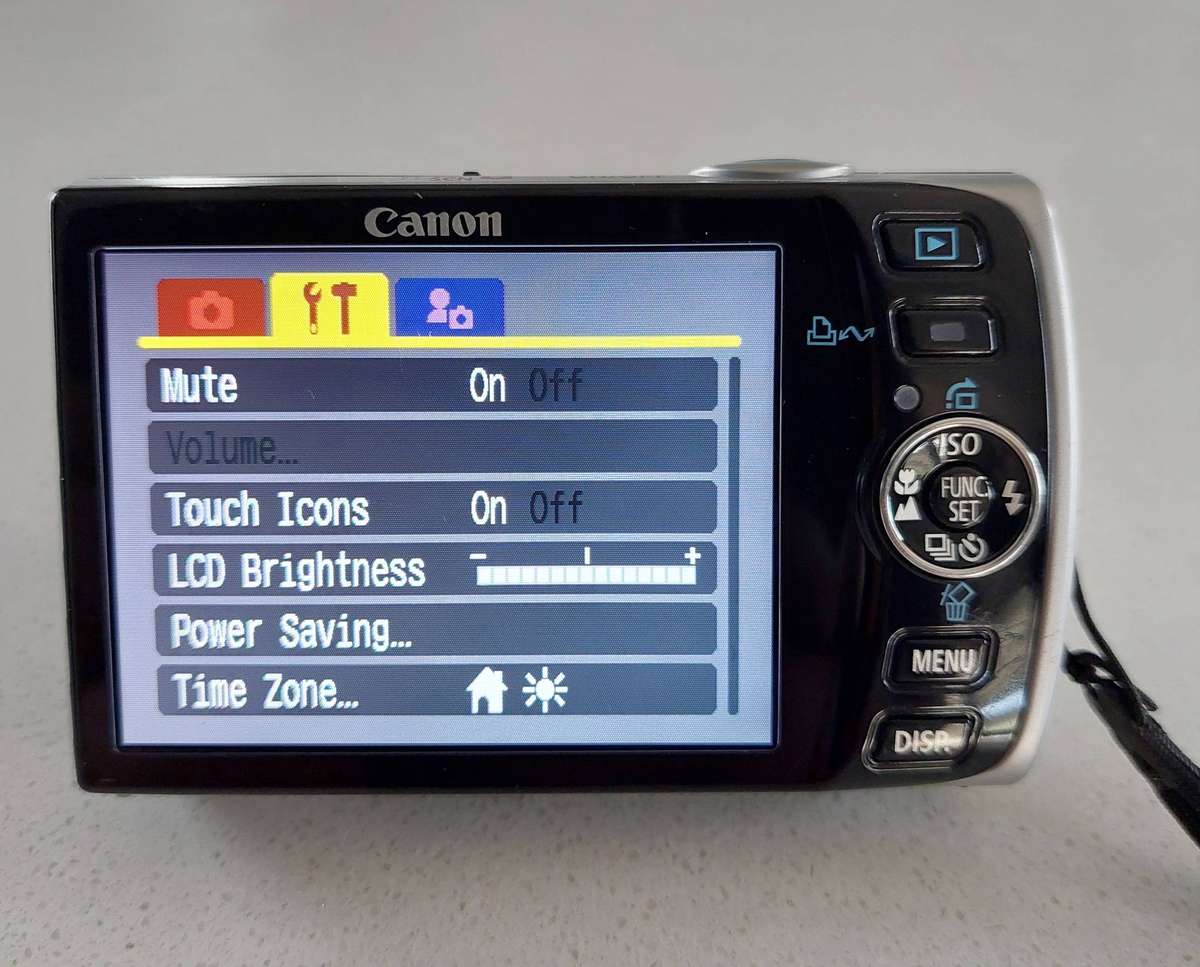 Canon IXUS digital camera 860 IS (8.0 m/pixel, 3.8 x optical zoom, video recording)