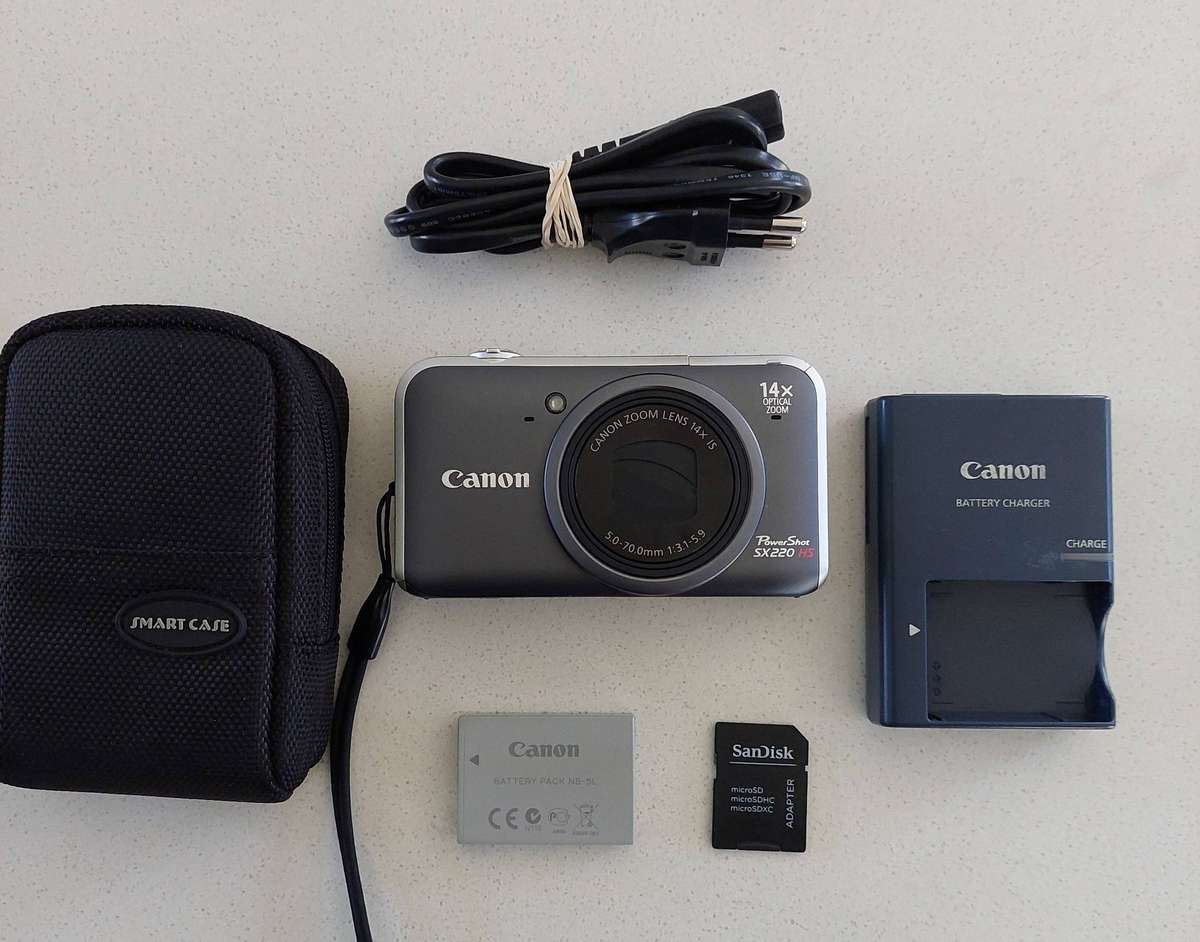 Canon PowerShot digital camera SX220 HS  (12.1 m/pixel, 14 x optical zoom, Full HD video)