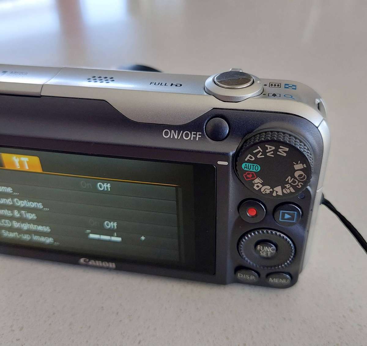 Canon PowerShot digital camera SX220 HS  (12.1 m/pixel, 14 x optical zoom, Full HD video)