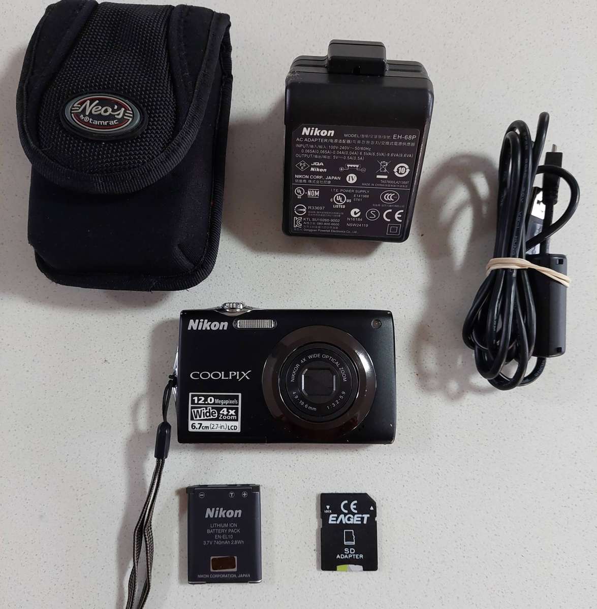 Nikon CoolPix digital camera S3000 (12 m/pixel, 4 x optical zoom, video recording)