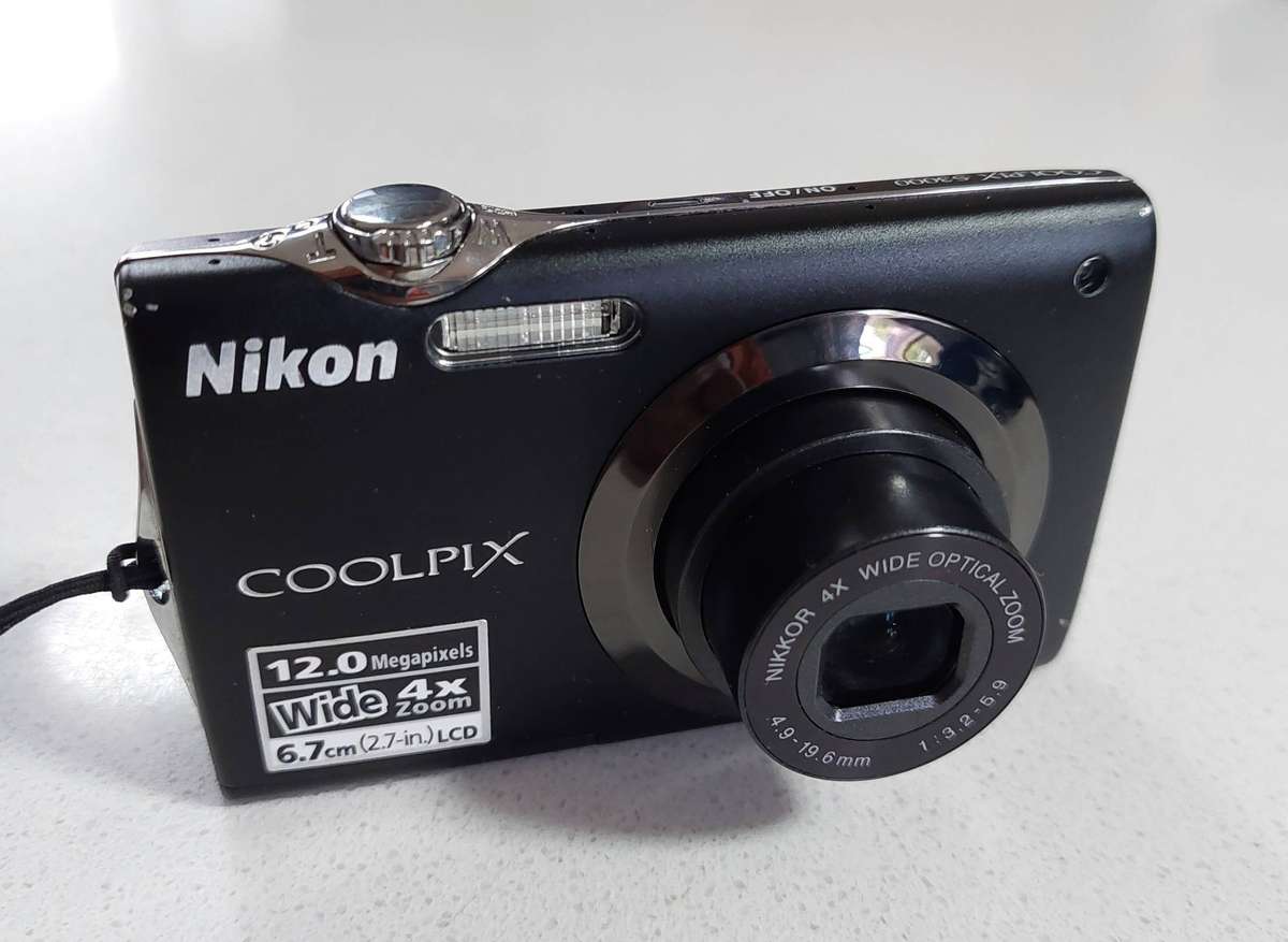 Nikon CoolPix digital camera S3000 (12 m/pixel, 4 x optical zoom, video recording)