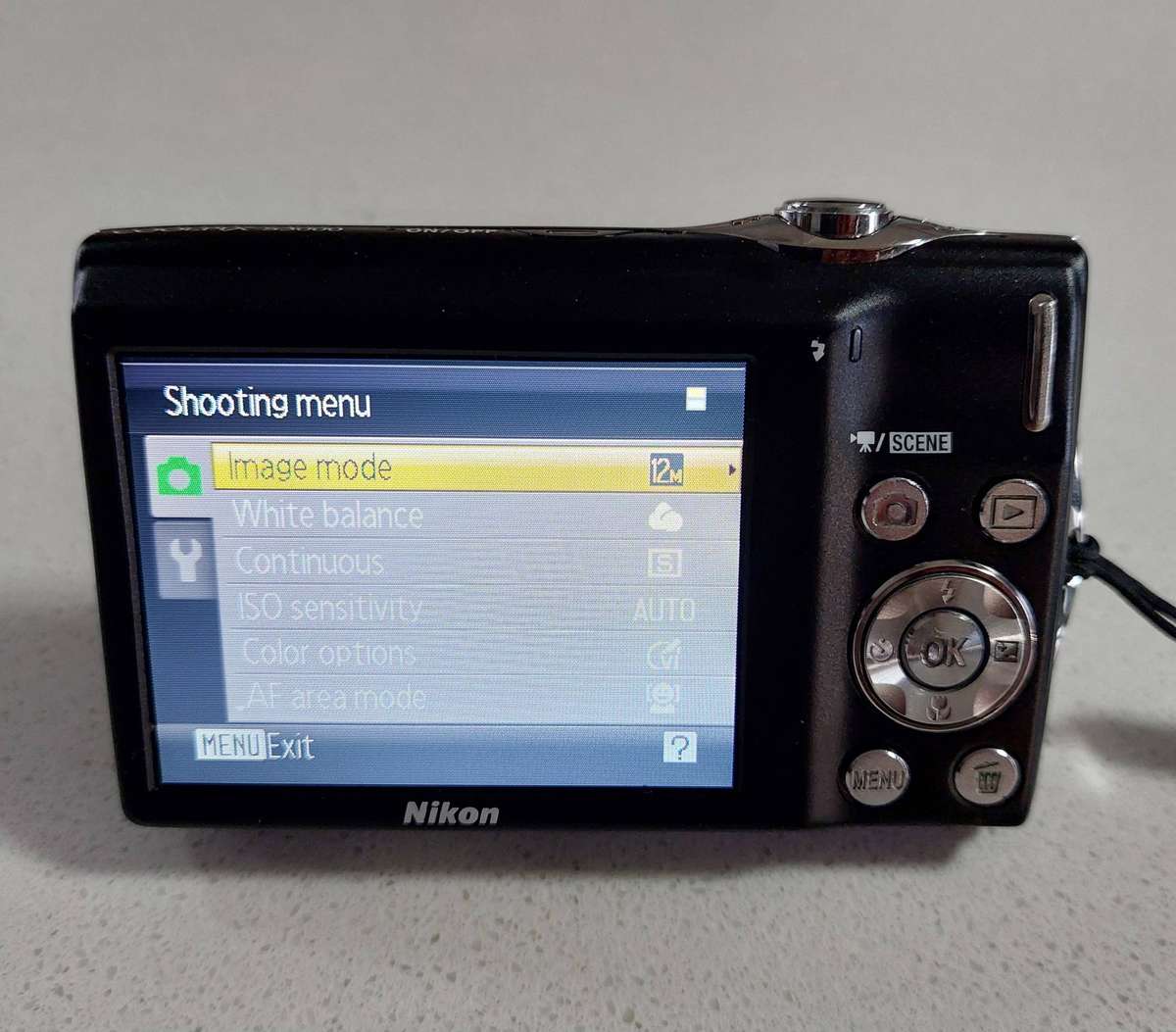 Nikon CoolPix digital camera S3000 (12 m/pixel, 4 x optical zoom, video recording)