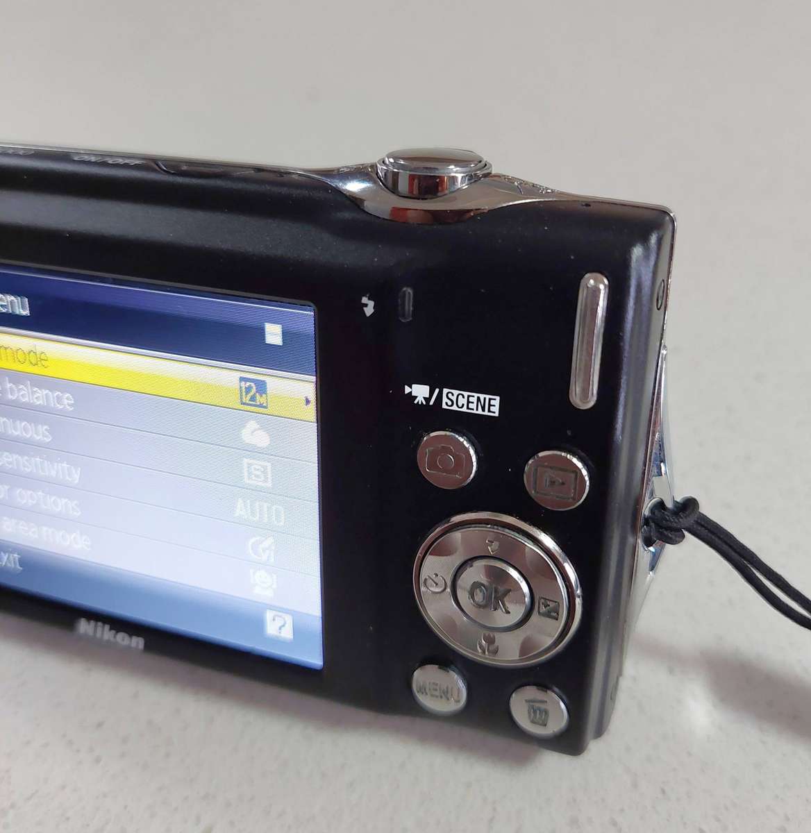 Nikon CoolPix digital camera S3000 (12 m/pixel, 4 x optical zoom, video recording)