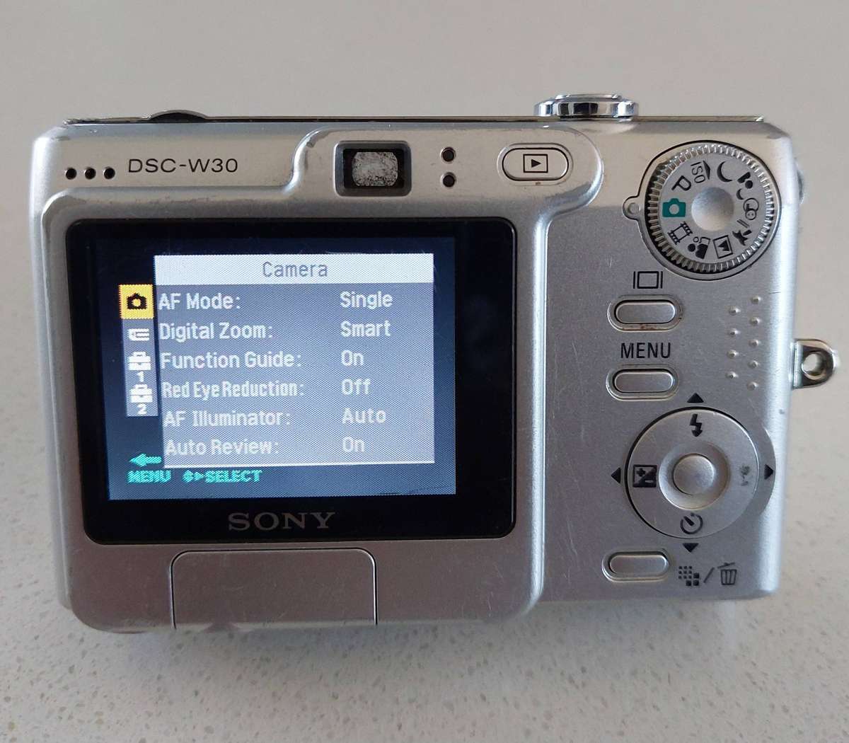 Sony Cybershot digital camera DSC-W30 (6.0 m/pixel, 3 x optical zoom, video recording)