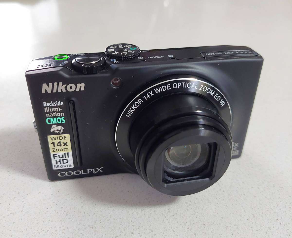 Nikon CoolPix digital camera S8200 (16.1 m/pixel, 14 x optical zoom,  Full HD video)