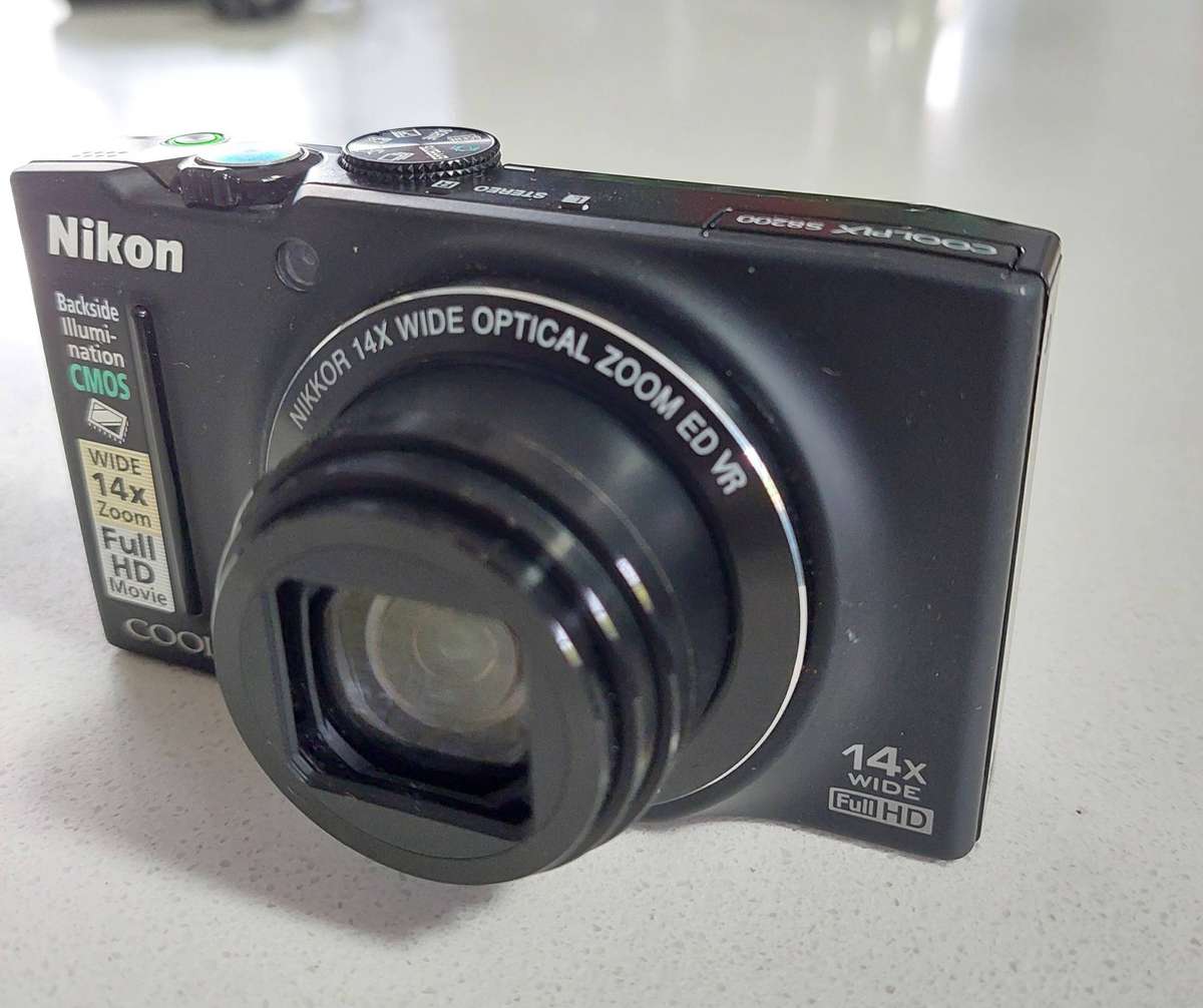 Nikon CoolPix digital camera S8200 (16.1 m/pixel, 14 x optical zoom,  Full HD video)