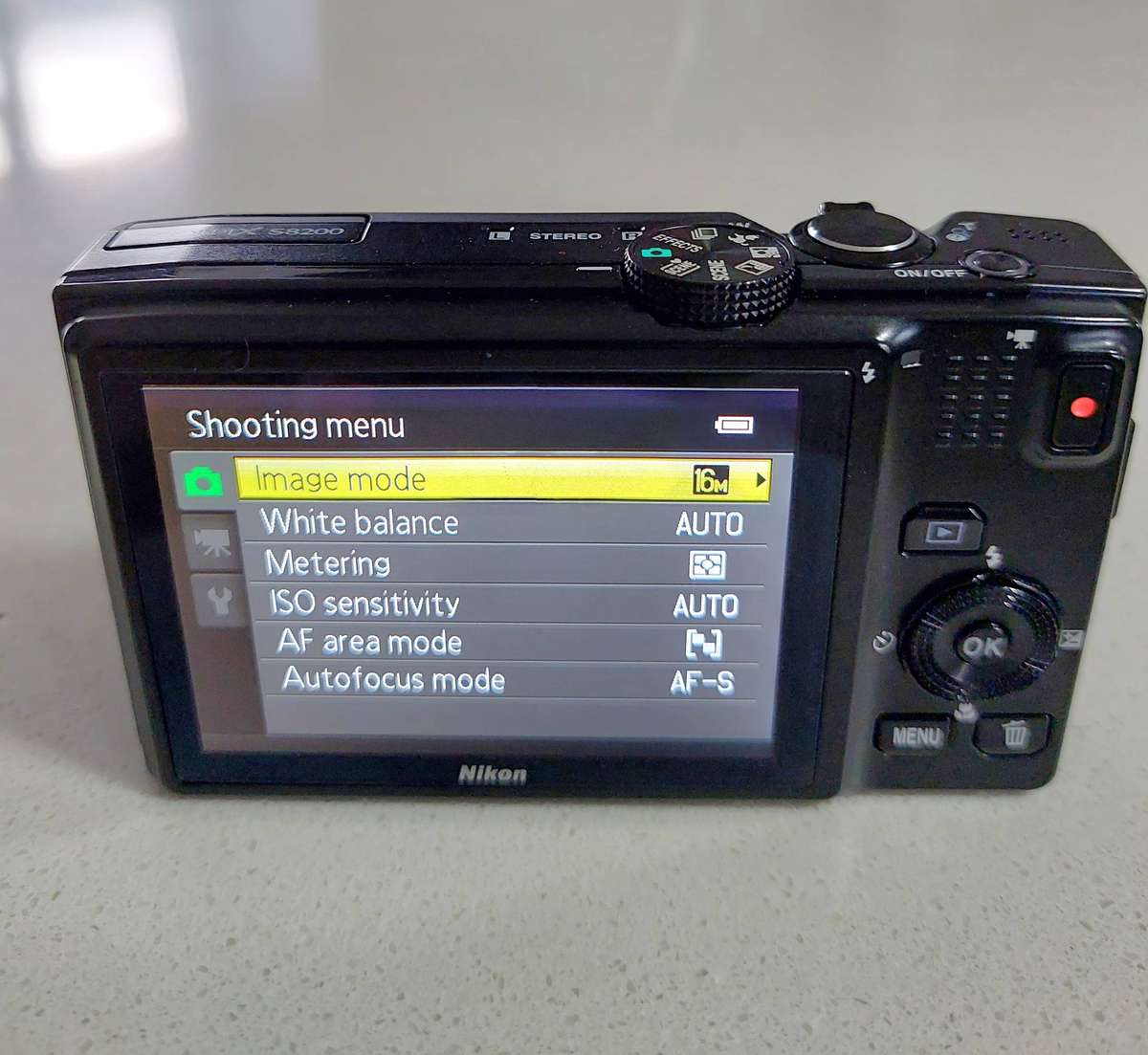 Nikon CoolPix digital camera S8200 (16.1 m/pixel, 14 x optical zoom,  Full HD video)