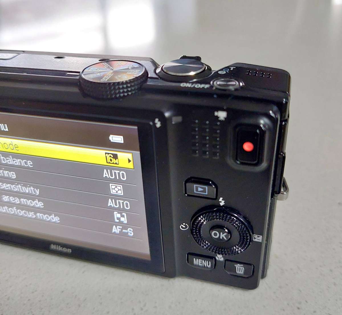 Nikon CoolPix digital camera S8200 (16.1 m/pixel, 14 x optical zoom,  Full HD video)