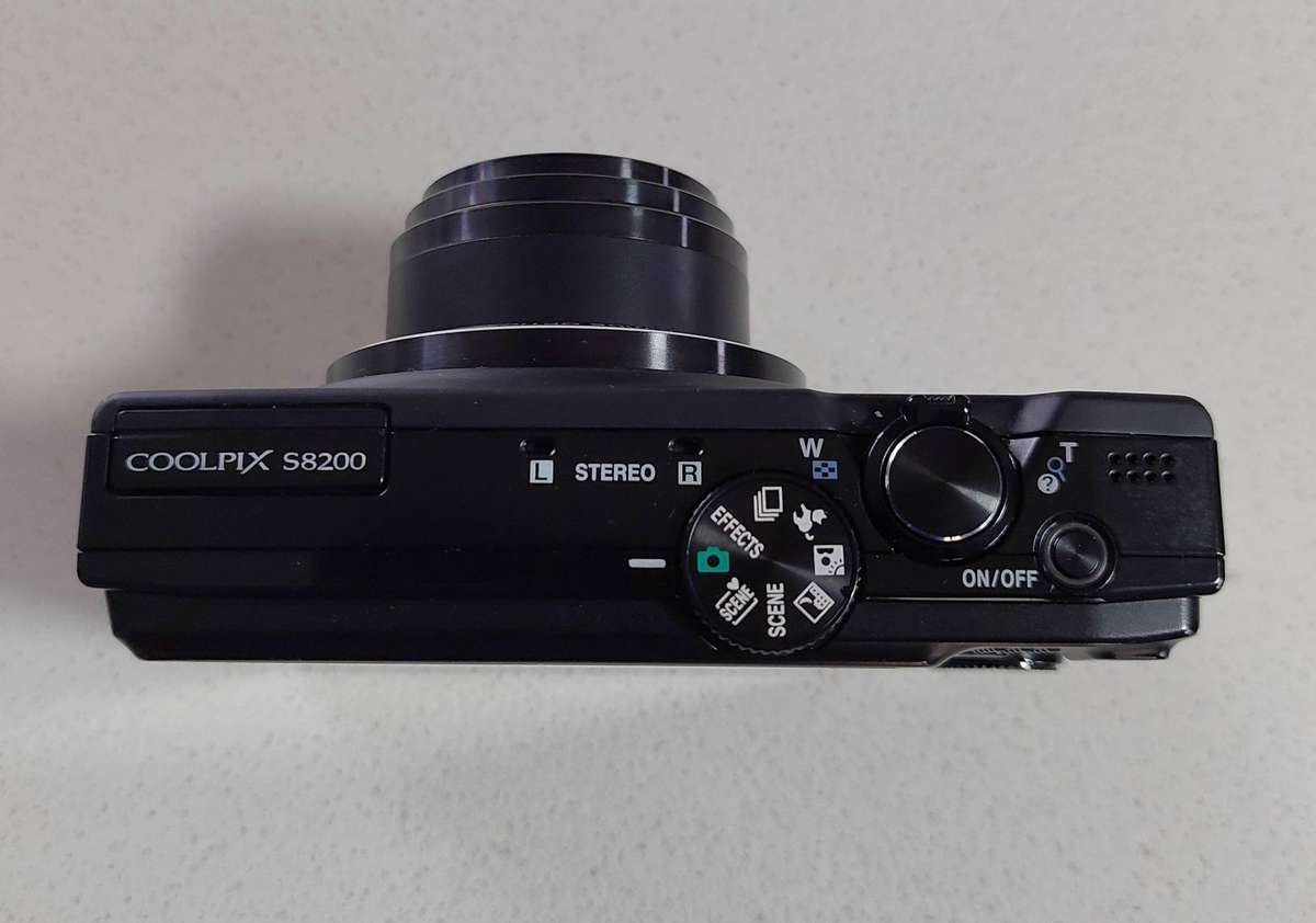 Nikon CoolPix digital camera S8200 (16.1 m/pixel, 14 x optical zoom,  Full HD video)