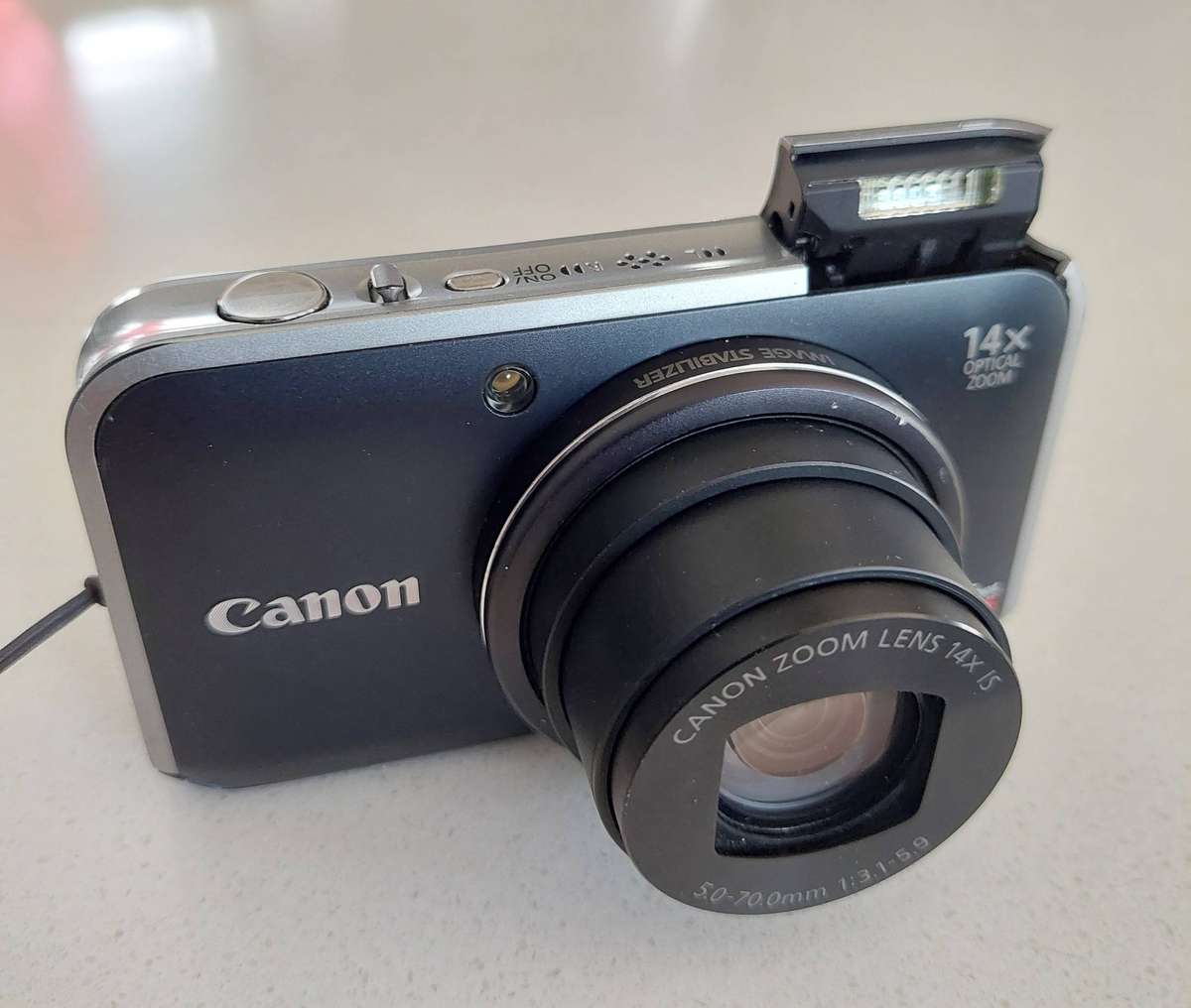 Canon PowerShot digital camera SX120 IS (14.1 m/pixel, 14 x optical zoom, HD video recording)