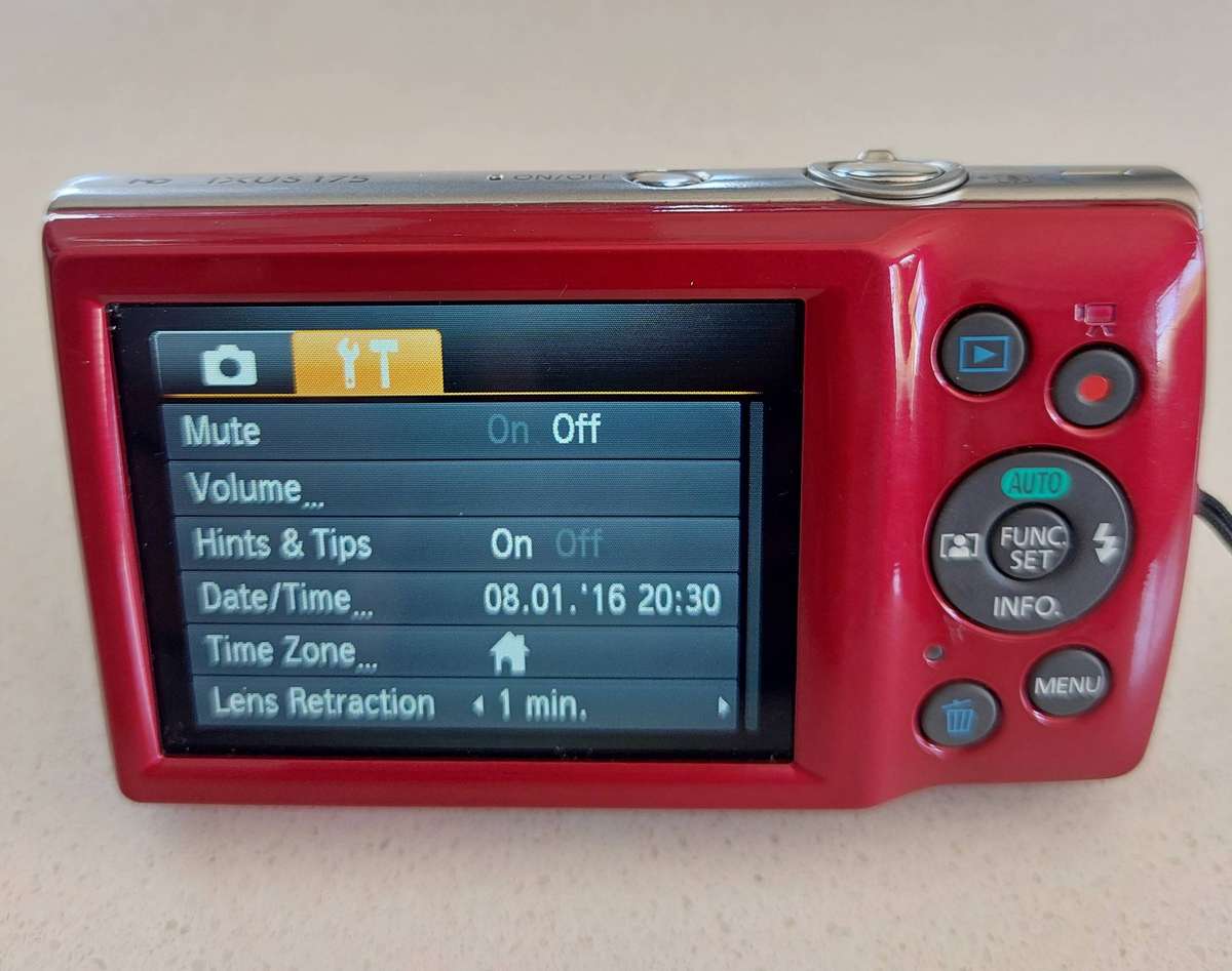 Canon IXUS digital camera 175 (20 m/pixel, 8 x optical zoom, HD video recording)