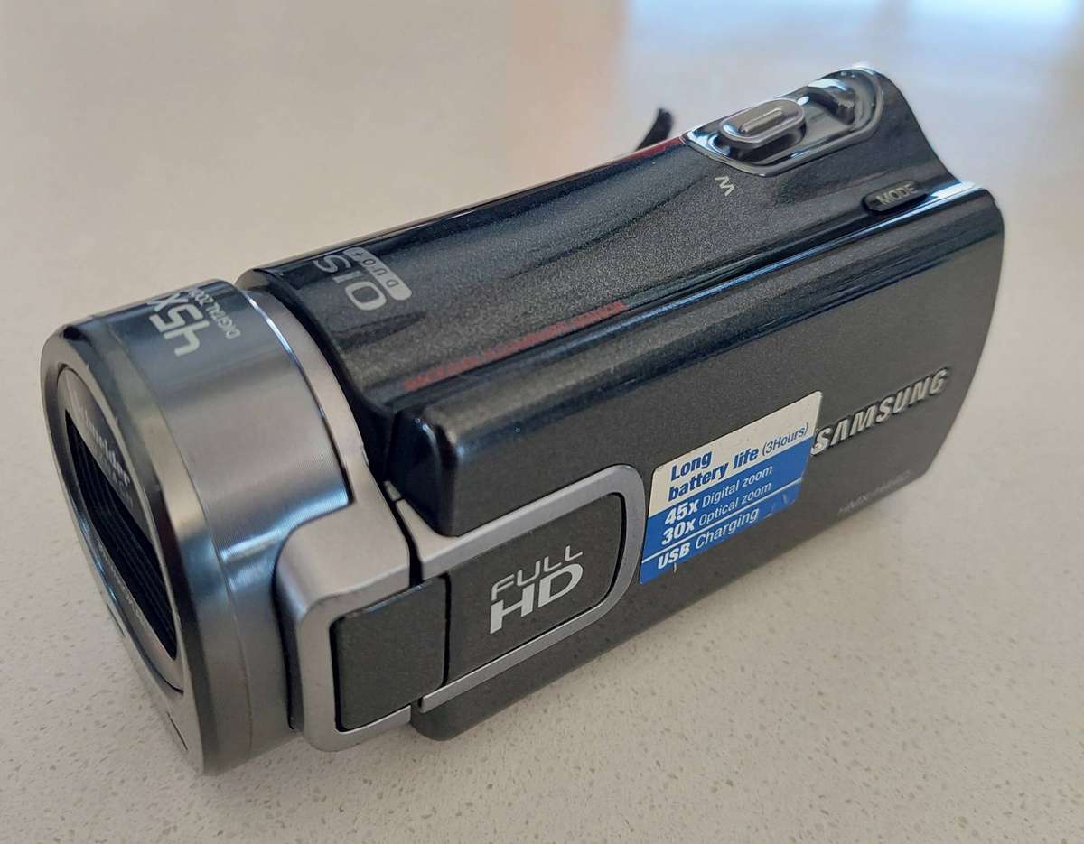 Samsung Full HD video camera HMX-H440