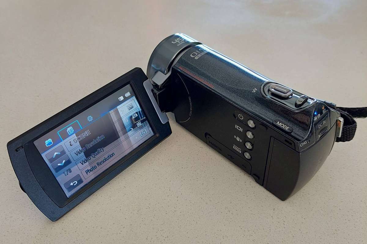 Samsung Full HD video camera HMX-H440