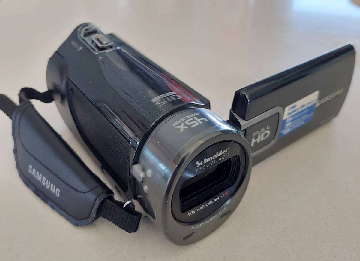 Samsung Full HD video camera HMX-H440