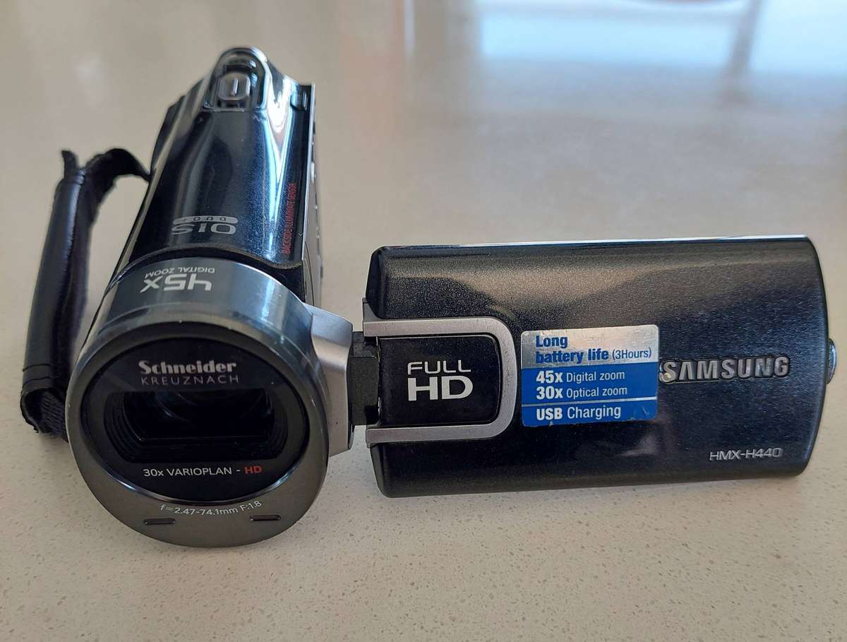 Samsung Full HD video camera HMX-H440