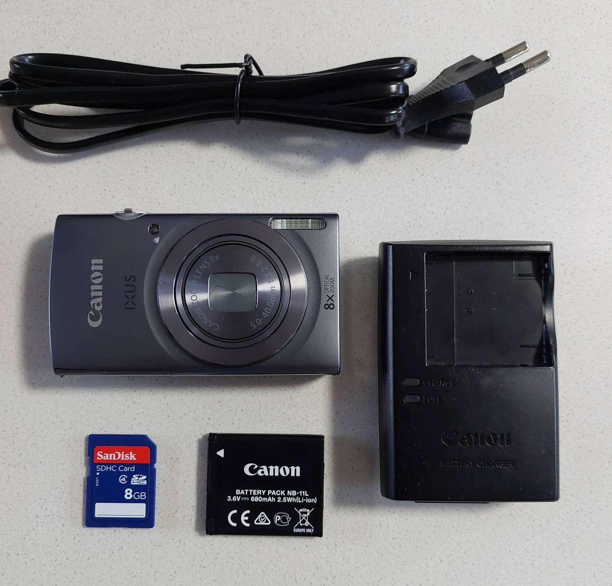 Canon IXUS digital camera 160 IS (20 m/pixel, 8 x optical zoom, HD video recording)