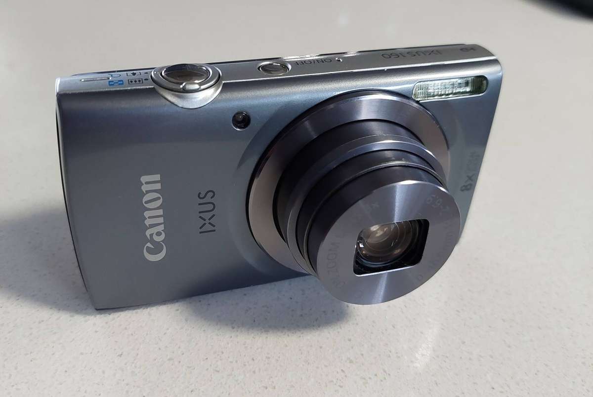 Canon IXUS digital camera 160 IS (20 m/pixel, 8 x optical zoom, HD video recording)