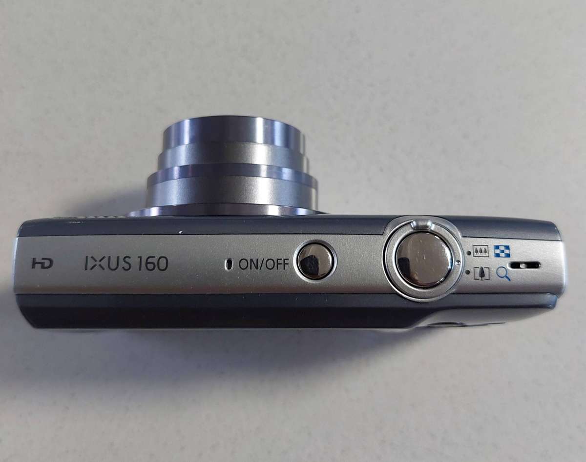 Canon IXUS digital camera 160 IS (20 m/pixel, 8 x optical zoom, HD video recording)