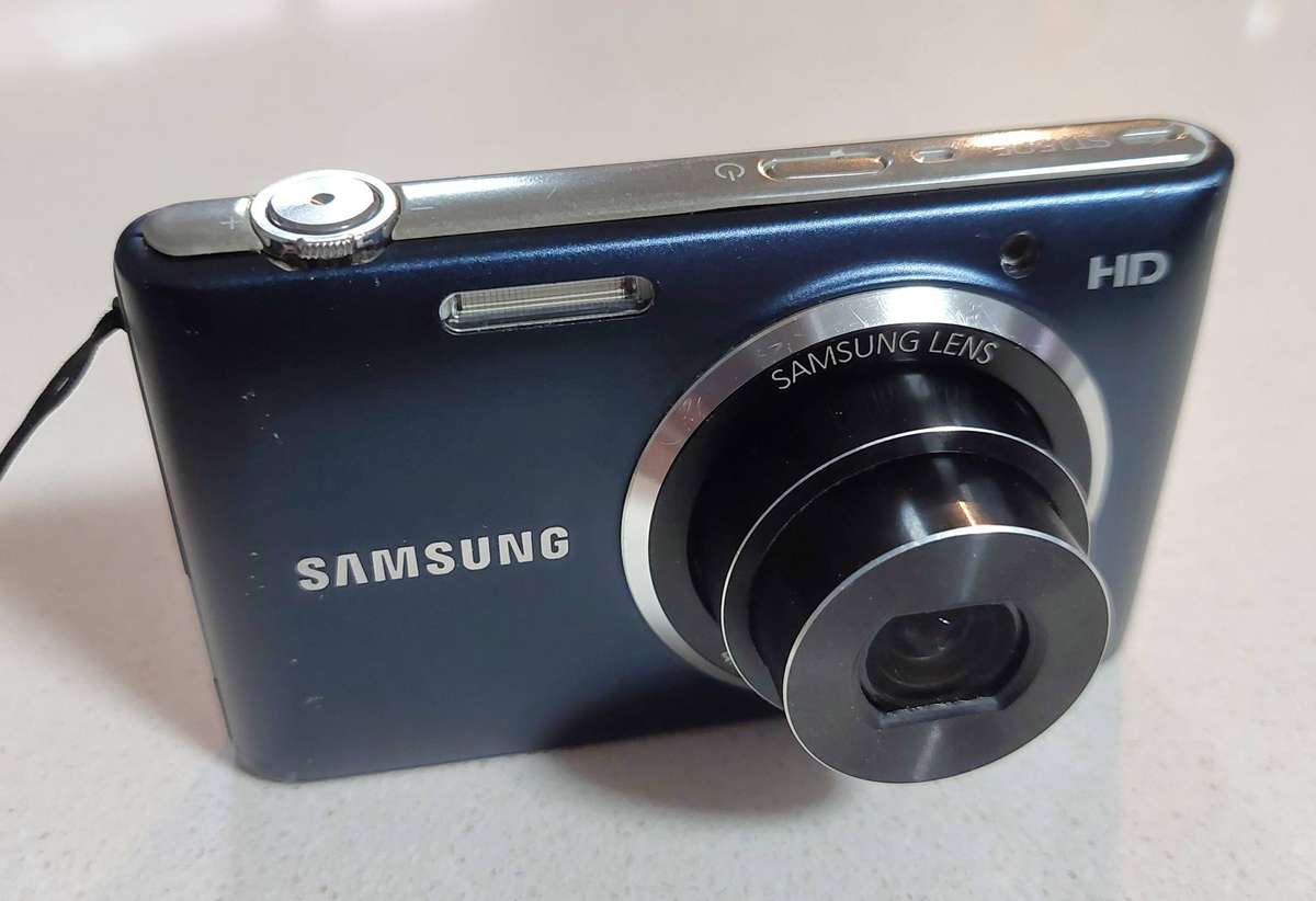 Samsung digital camera ST150F Wi-Fi (16.2 m/pixel, 5 x optical zoom, HD video recording)