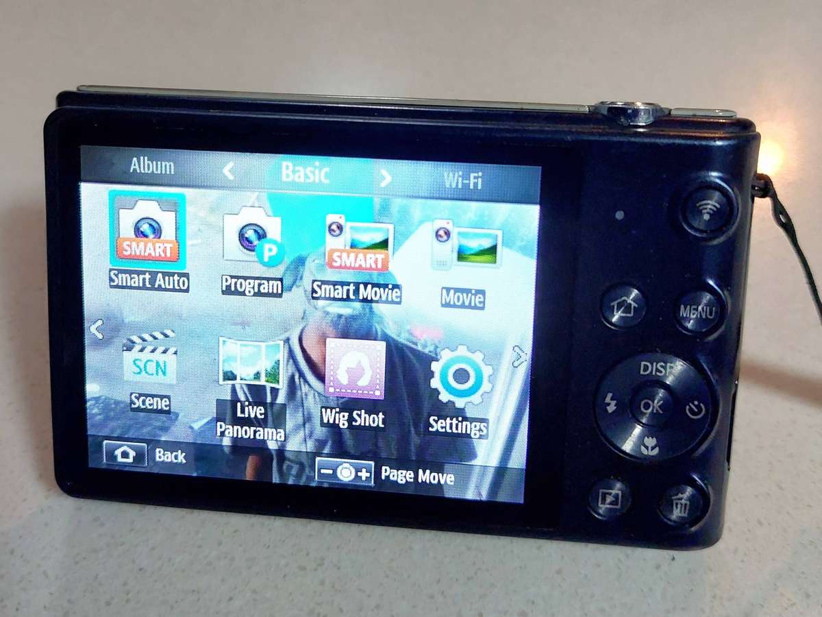 Samsung digital camera ST150F Wi-Fi (16.2 m/pixel, 5 x optical zoom, HD video recording)