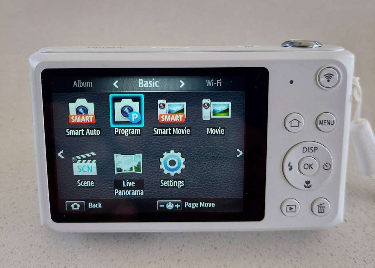 Samsung digital camera DV150F Wi-Fi (16.2 m/pixel, 5 x optical zoom, HD video recording)