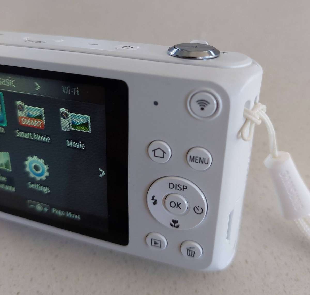 Samsung digital camera DV150F Wi-Fi (16.2 m/pixel, 5 x optical zoom, HD video recording)