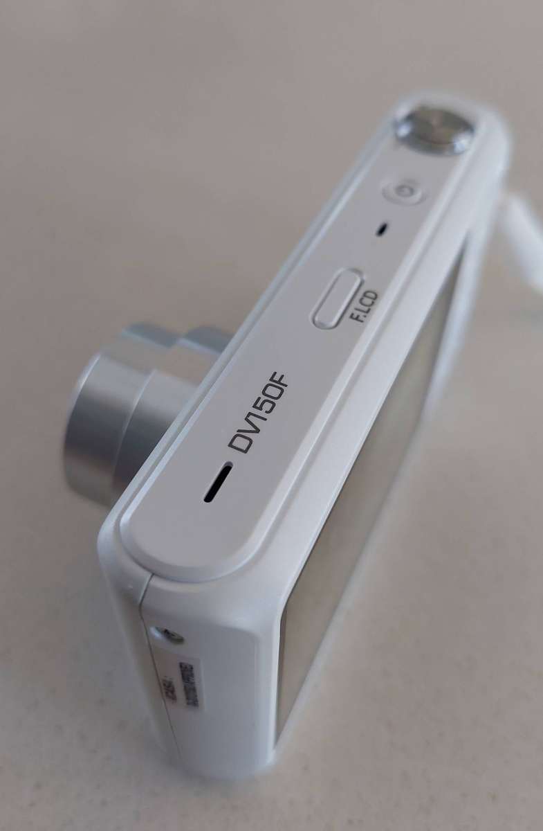 Samsung digital camera DV150F Wi-Fi (16.2 m/pixel, 5 x optical zoom, HD video recording)