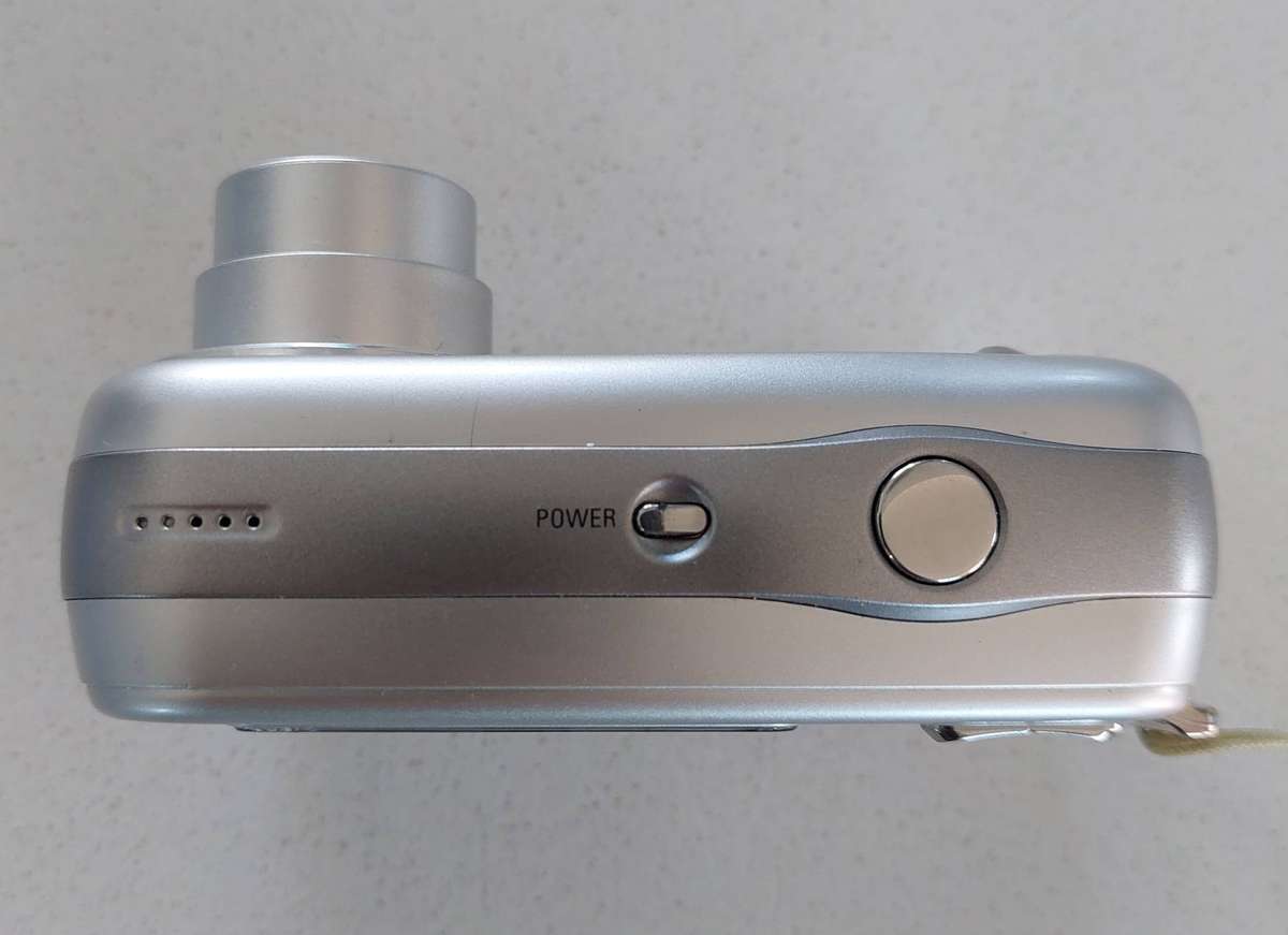 Samsung Digimax digital camera A40 (4.0 m/pixel, 3 x optical zoom, video recording)