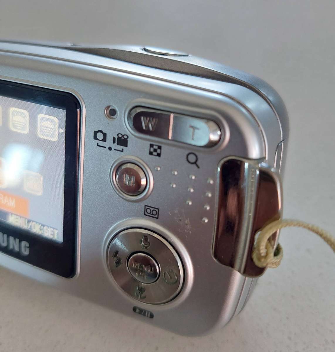 Samsung Digimax digital camera A40 (4.0 m/pixel, 3 x optical zoom, video recording)