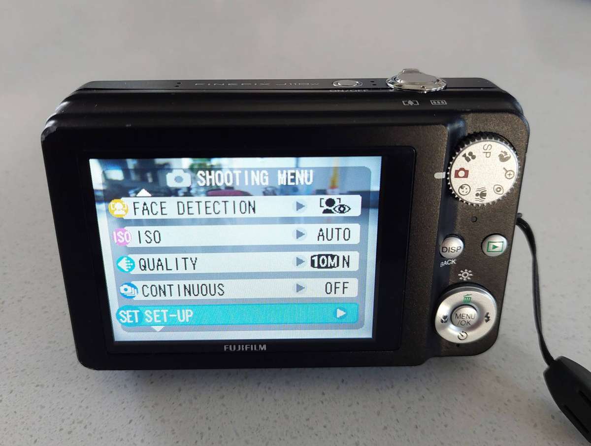 FujiFilm FinePix digital camera J110w (10 m/pixel, 5 x optical zoom, video recording)