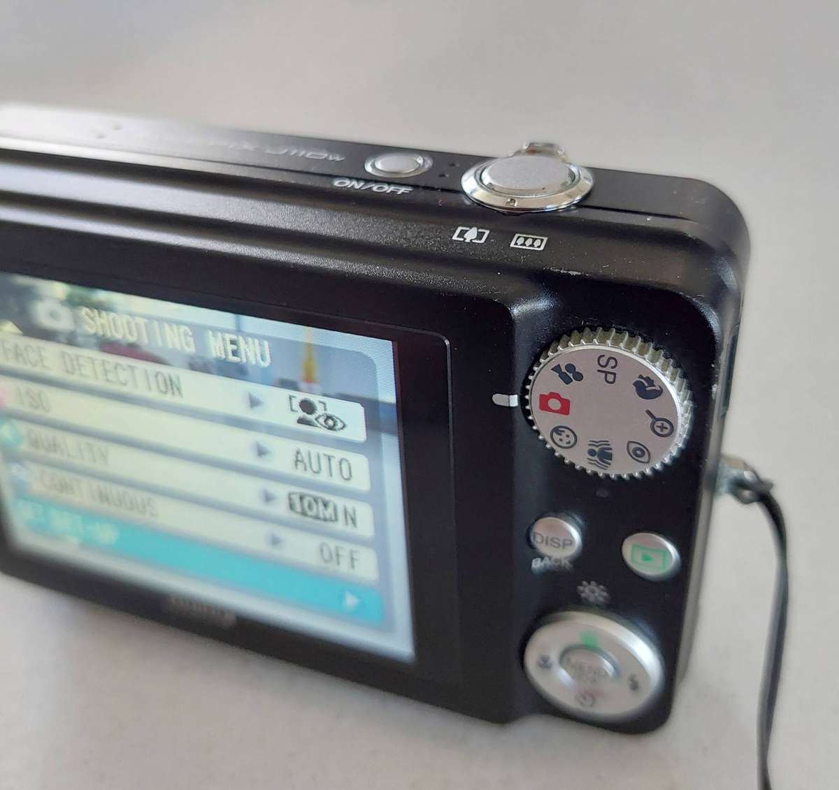 FujiFilm FinePix digital camera J110w (10 m/pixel, 5 x optical zoom, video recording)