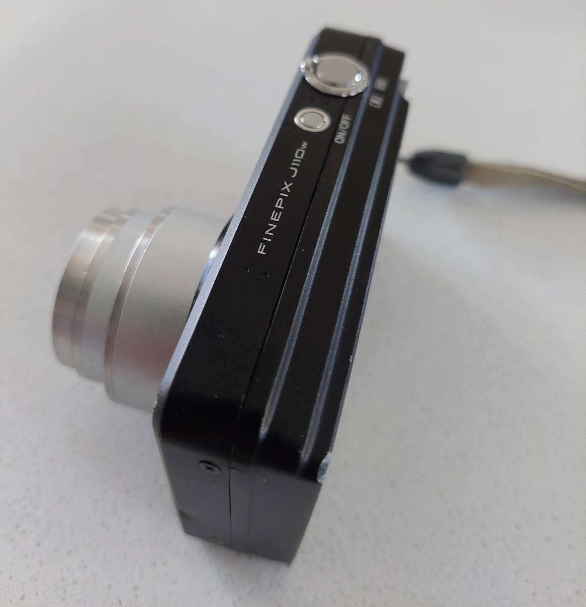 FujiFilm FinePix digital camera J110w (10 m/pixel, 5 x optical zoom, video recording)