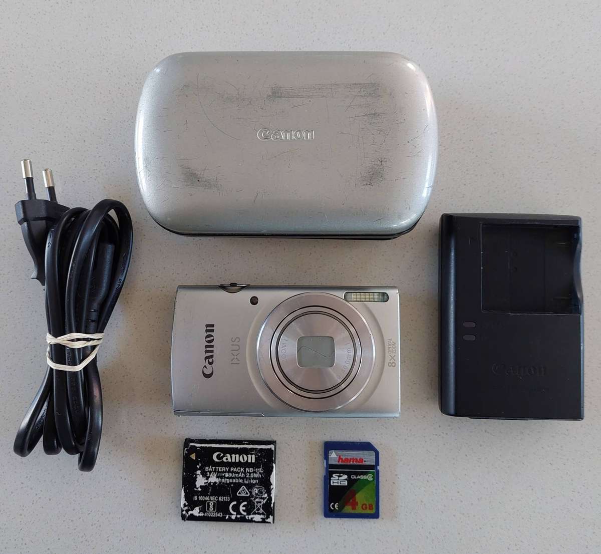 Canon IXUS digital camera 185 (20 m/pixel, 8 x optical zoom, HD video recording)
