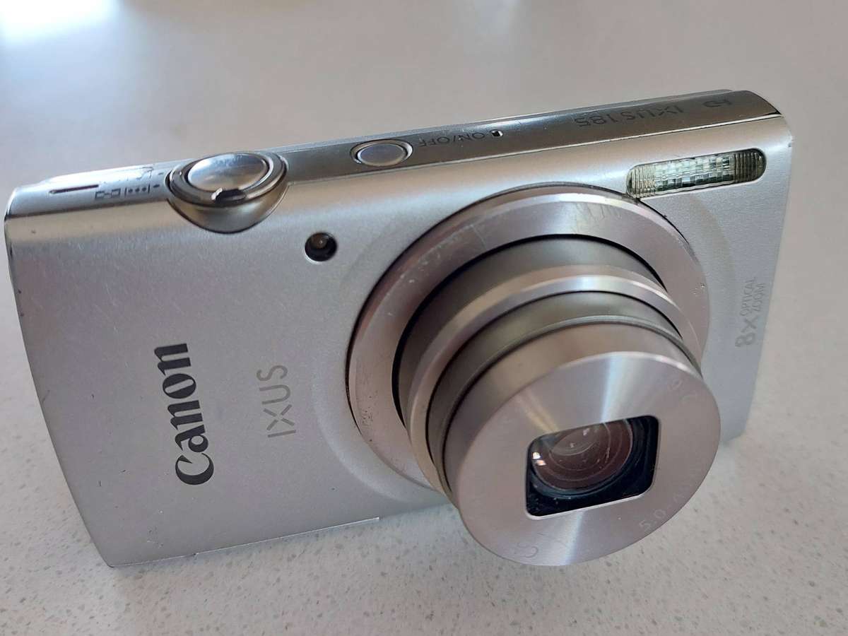 Canon IXUS digital camera 185 (20 m/pixel, 8 x optical zoom, HD video recording)